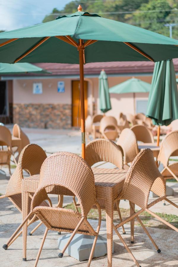 Island Wanderers Inn コロン エクステリア 写真